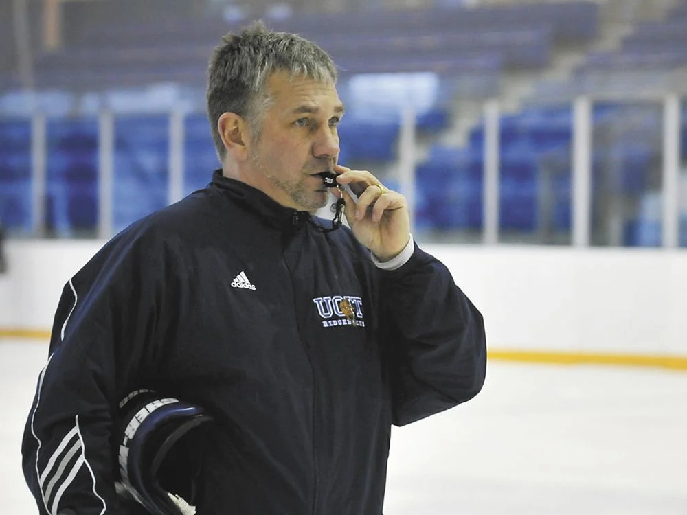 Marlin Muylaert coaching on the ice